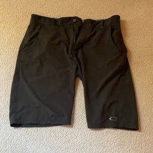 Oakley black golf shorts Men’s 36W